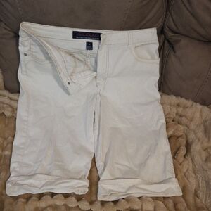 Gloria Vanderbilt Women's Off-White Bermudas